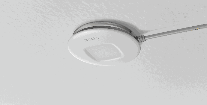 Qumea-Sensor an der Decke montiert